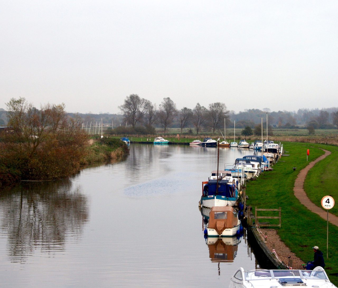 √ Suffolk Broads Boat Hire