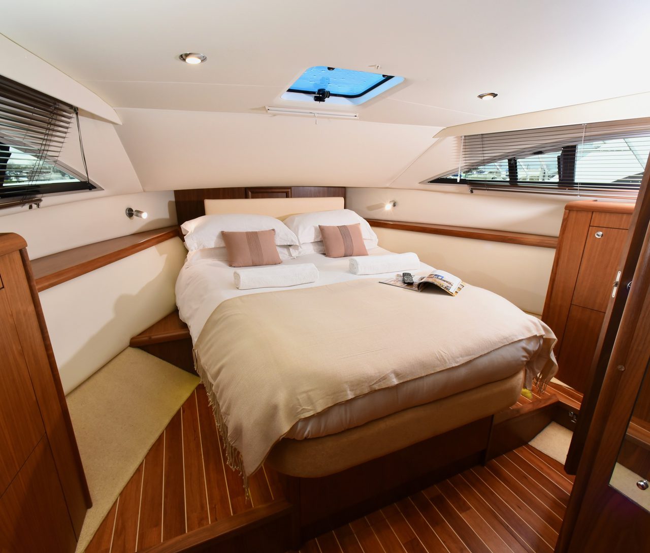 cruiser yacht hire