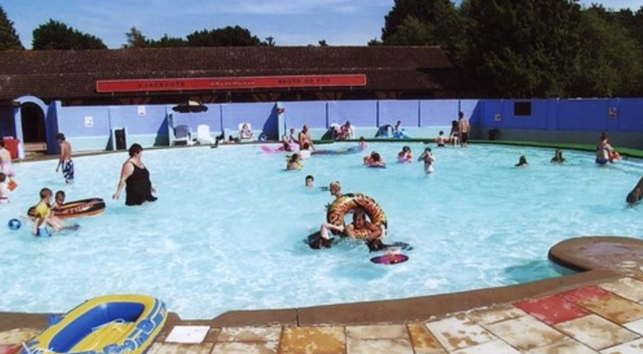 Lovely pool area at Broad Farm Holiday Park