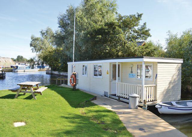 Houseboat1