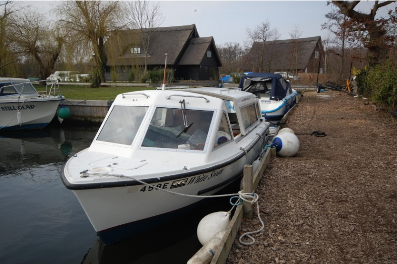 Picnic boat hire