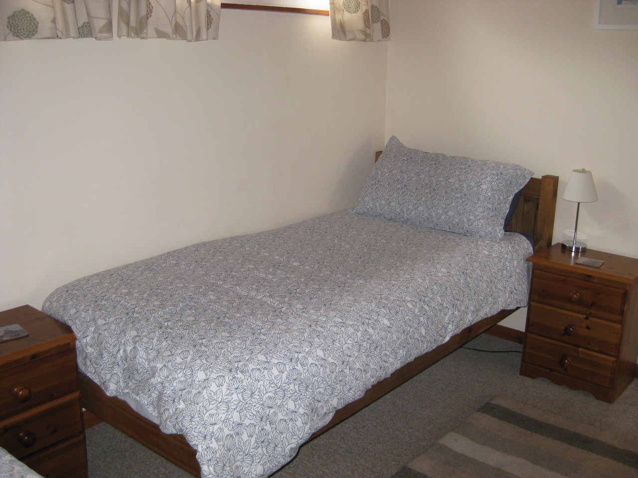 Twin bedroom in Moonshine Lodge