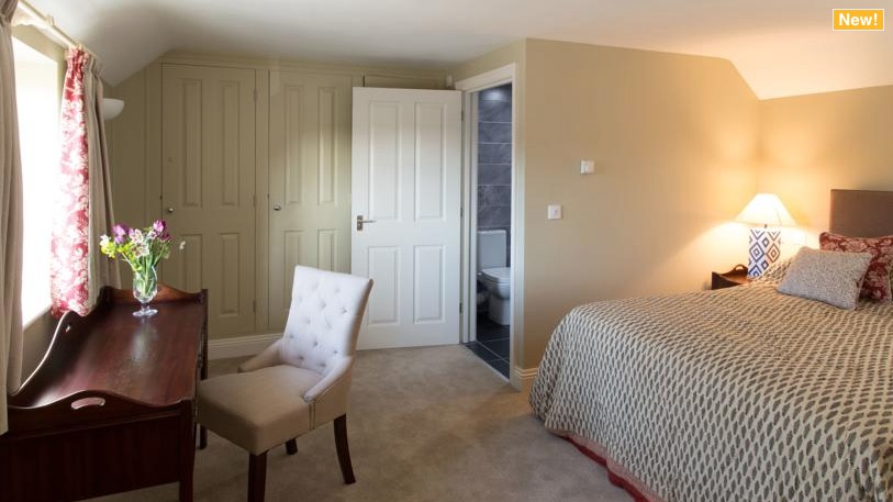 En-suite bedroom at The Loddon Swan