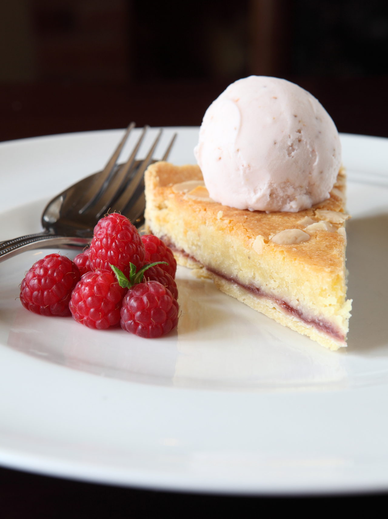 Bakewell tart with raspberries