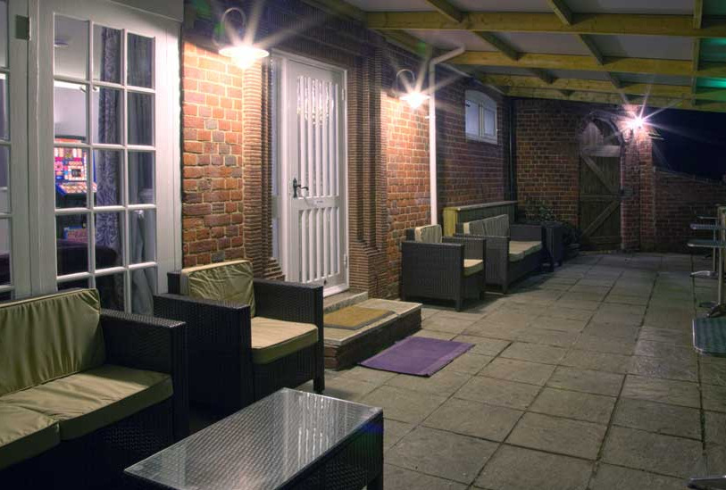 Outside seating at The Swan Motel Gillingham