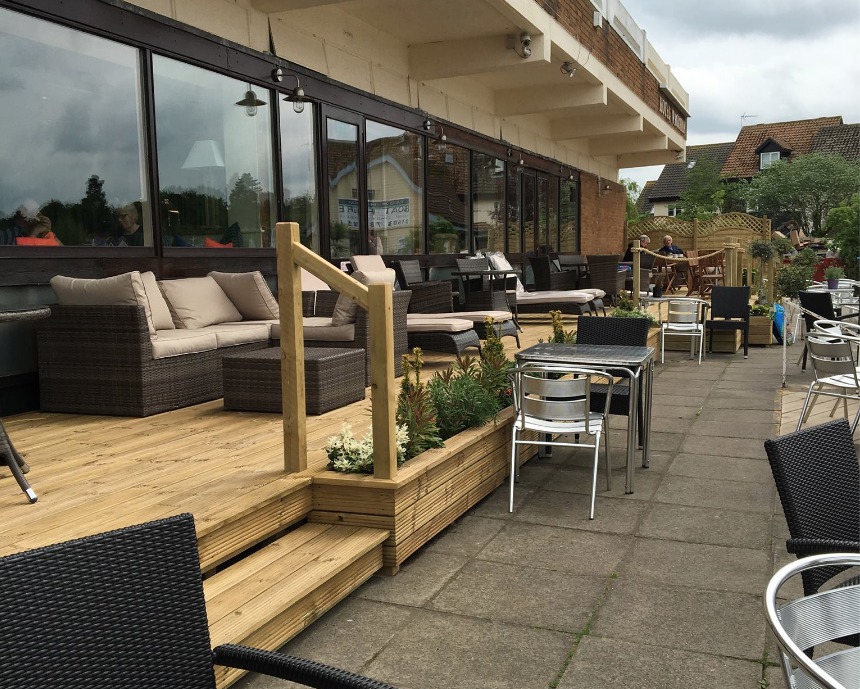 Alfresco dining at the Wroxham