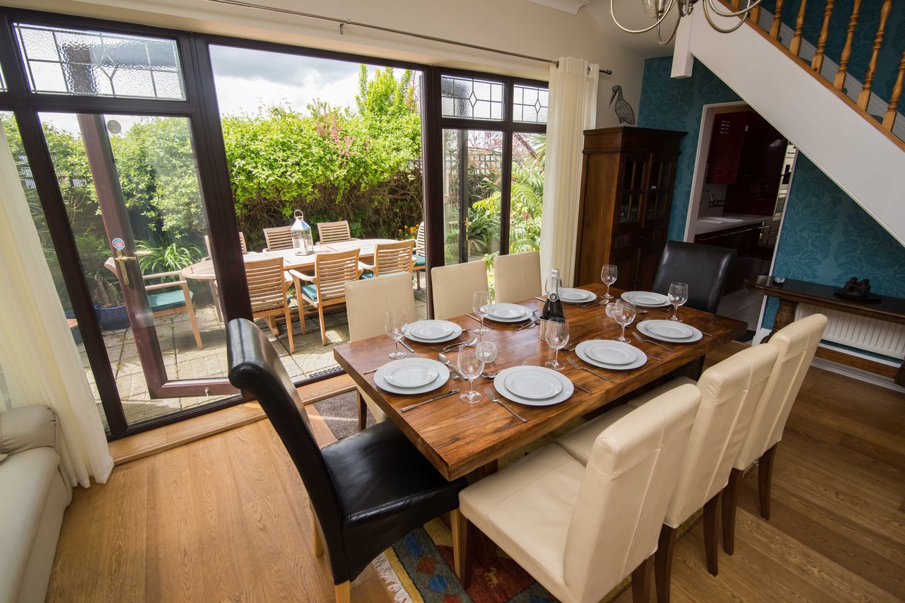 Beachside Cottage Dining Area