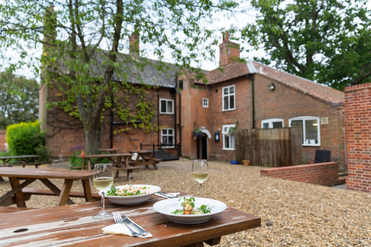 Garden Bucks Arms Courtyard