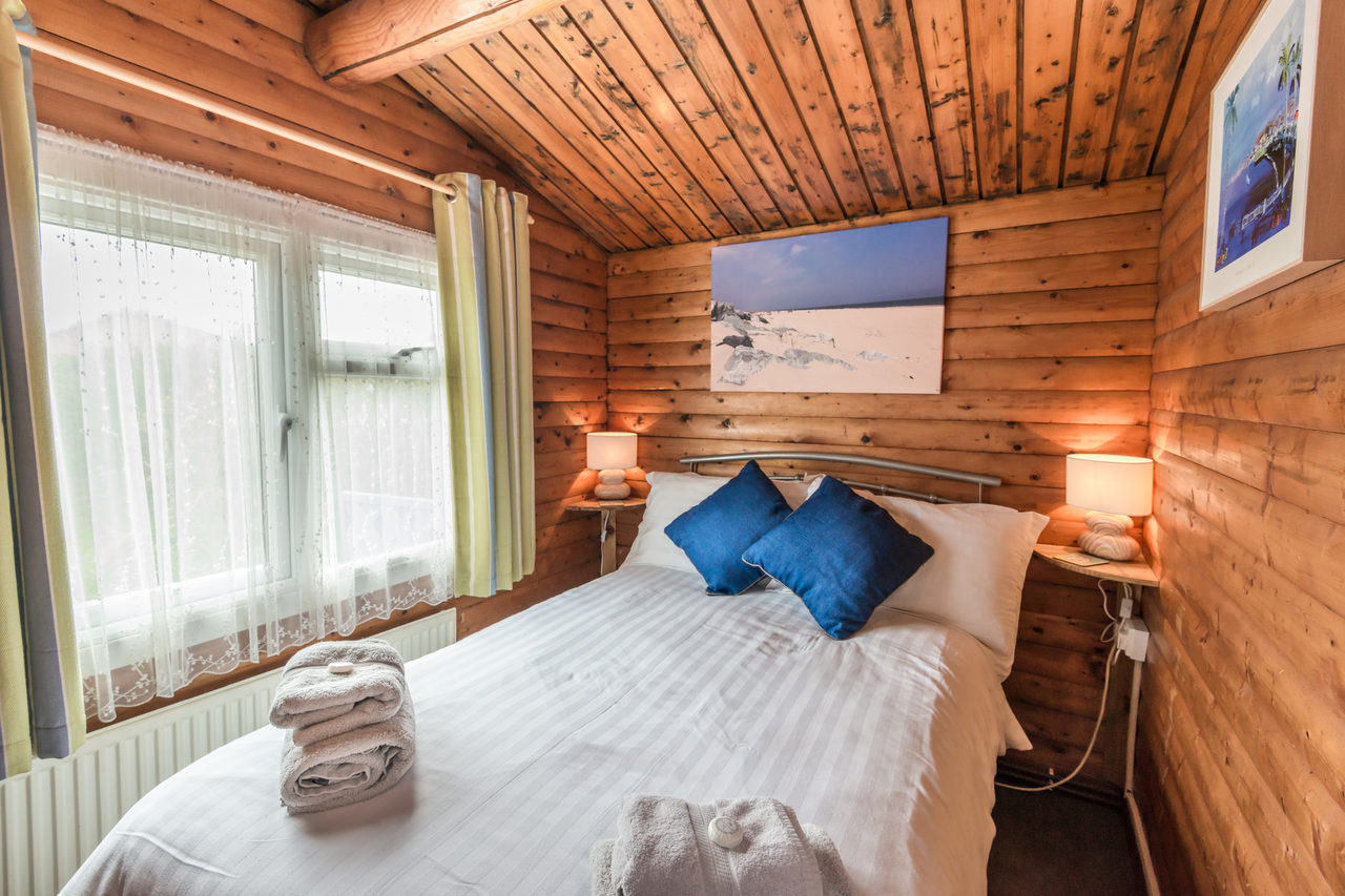 Logcabinbed1