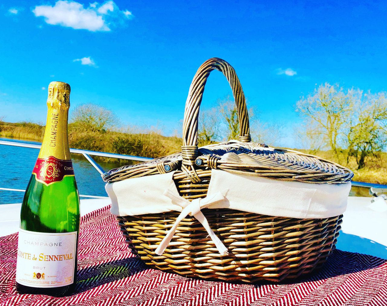 Enjoy A Luxury Picnic Onboard