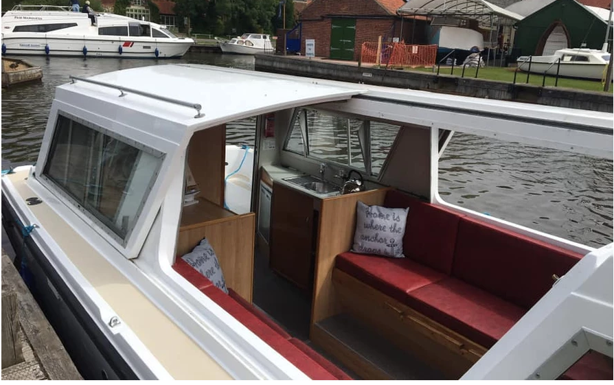 Simpsons 10 Seater Picnic Boat